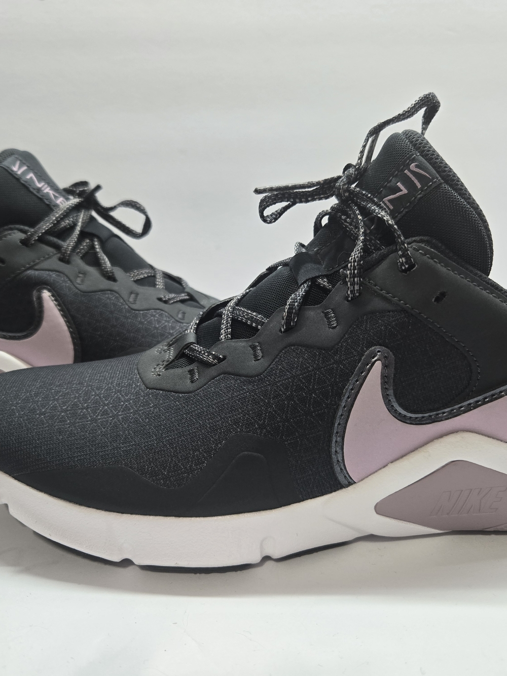 Nike Women's Legends Essential 2PRM Running Trainer 10.5